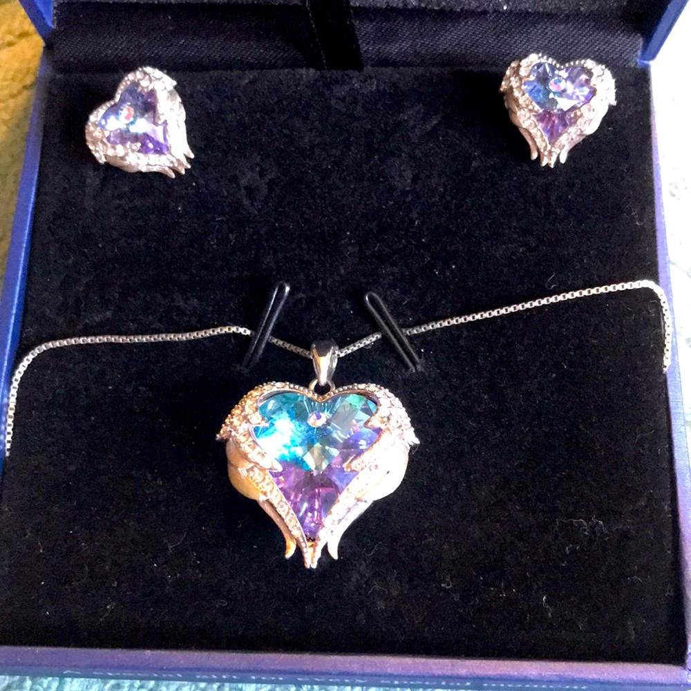 Italian made Australian crystal necklace and earring set.  Stunning 🤩
